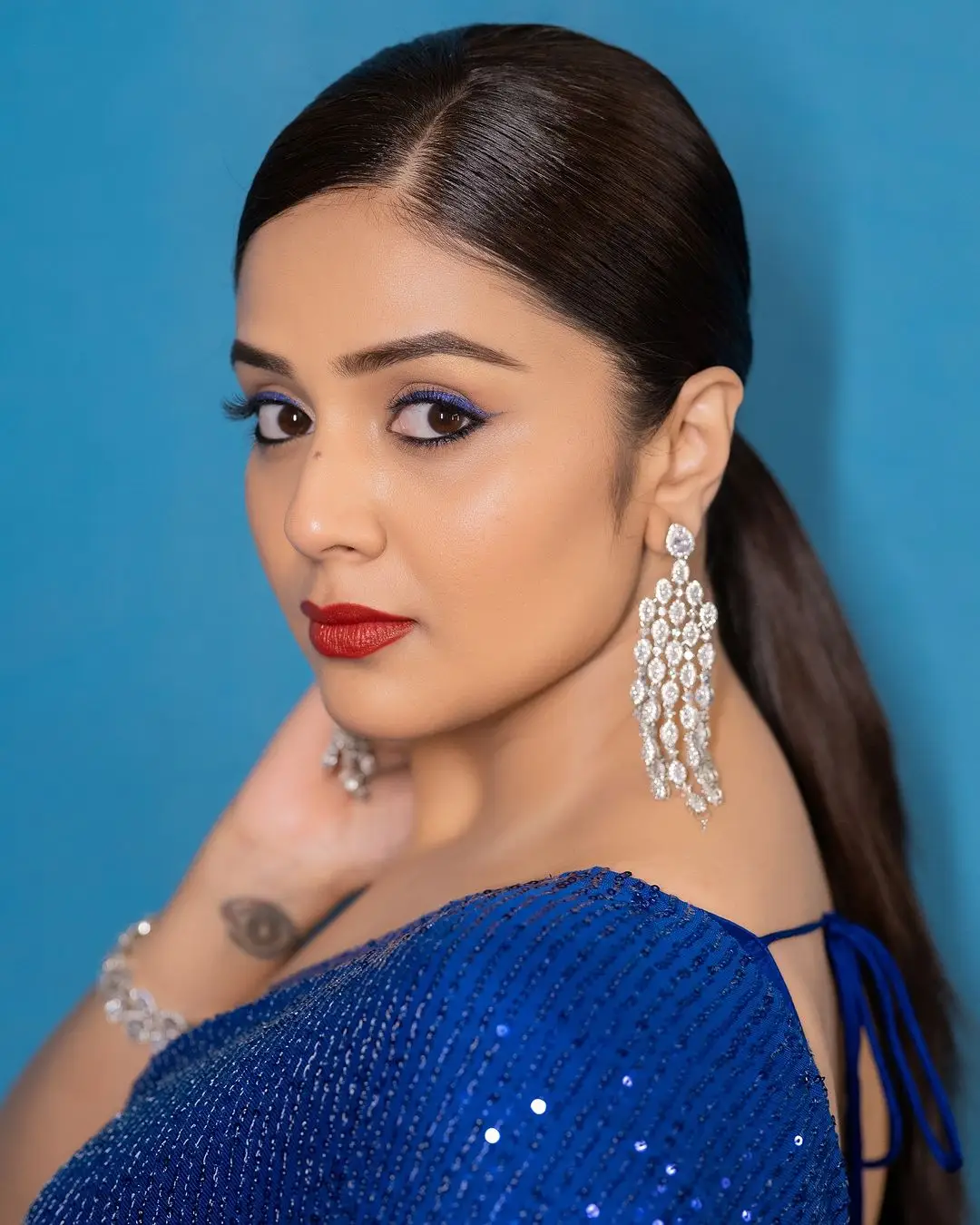 ZEE TV Actress Sreemukhi in Traditional Blue Saree Blouse